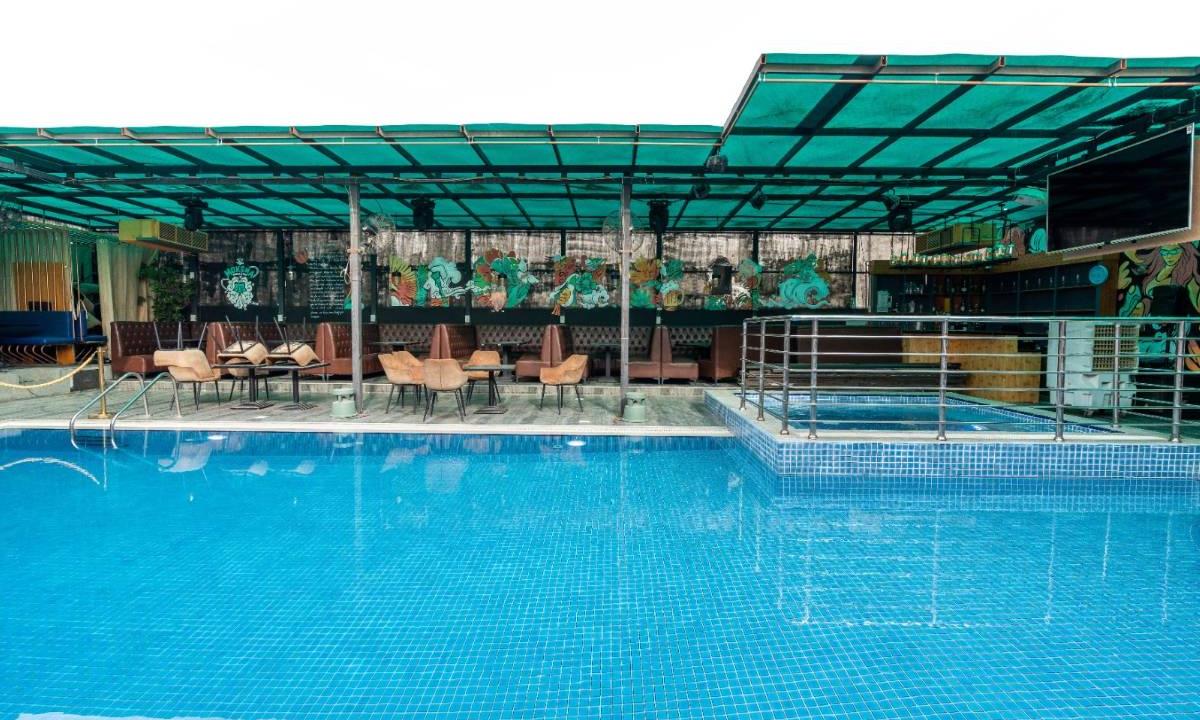 Swimming pool  Orchid Vue Hotel Dubai Swimming pool  Orchid Vue Hotel Dubai